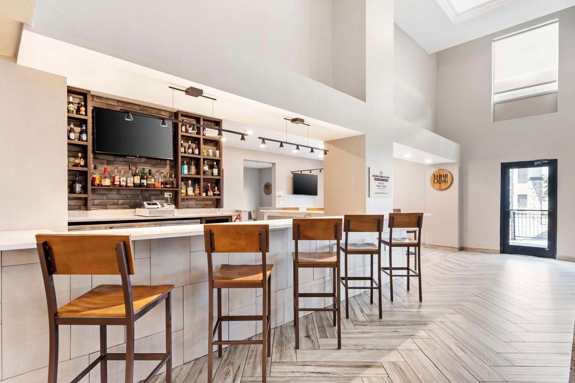 Best Western Plus Bourbonnais Hotel & Suites Buitenkant foto