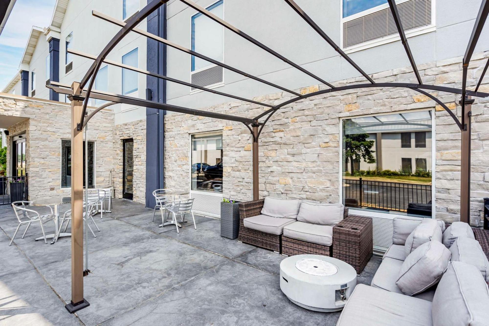 Best Western Plus Bourbonnais Hotel & Suites Buitenkant foto